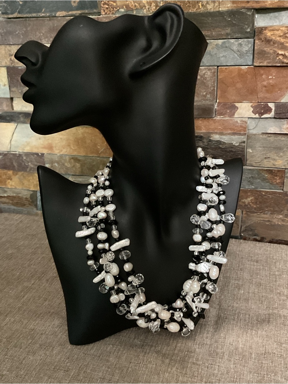 CINER FRESHWATER PEARL/ JET/ CRYSTAL NECKLACE